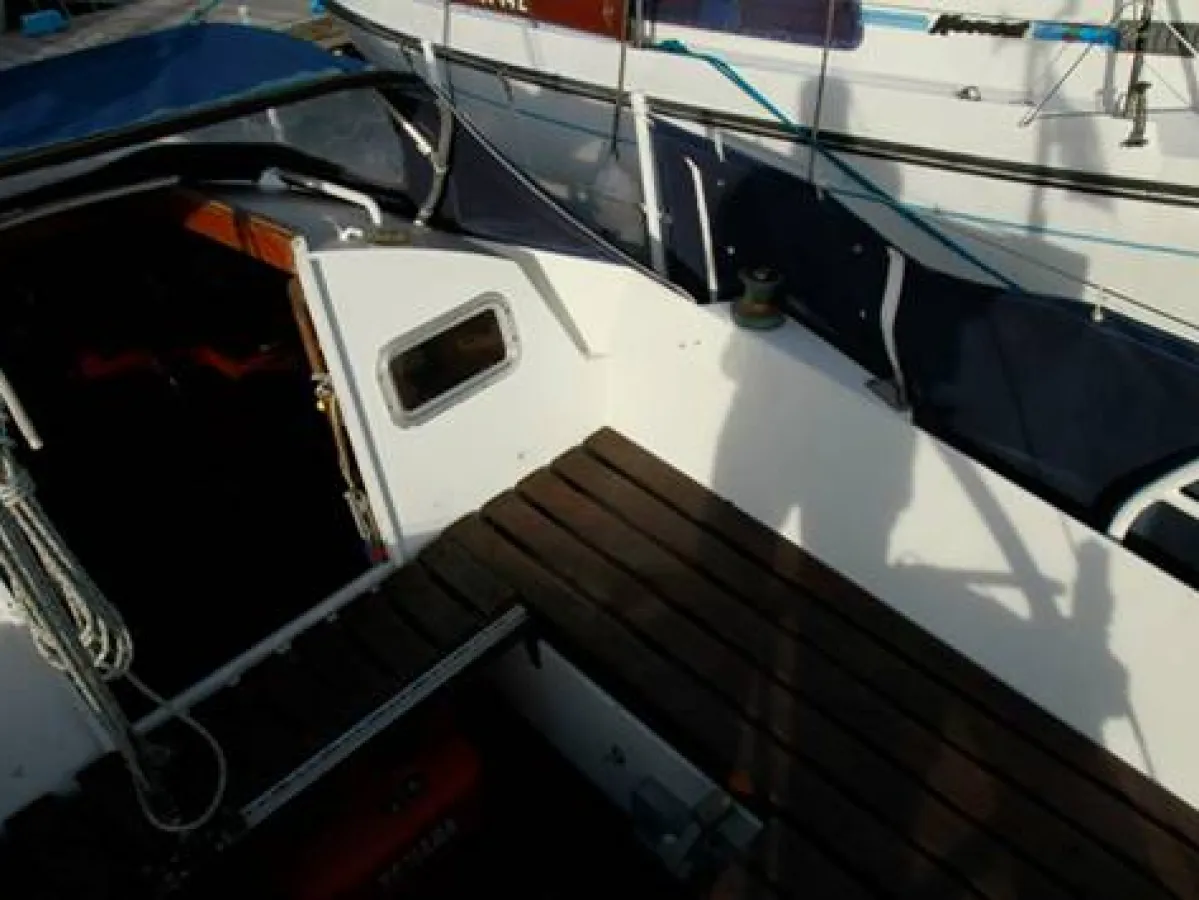 Polyester Sailboat Sunseeker Manhattan 46