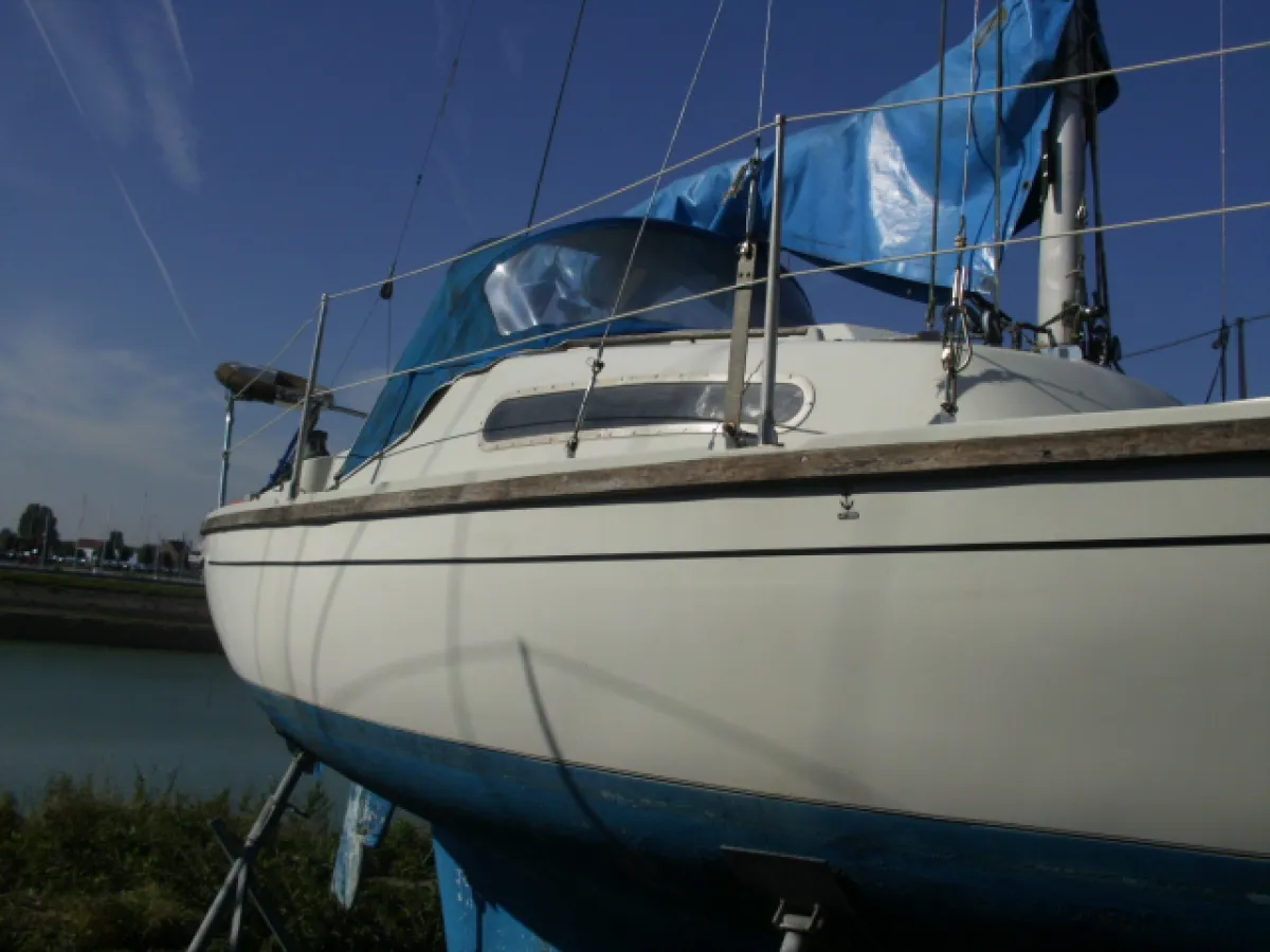 Polyester Sailboat Hurley 700