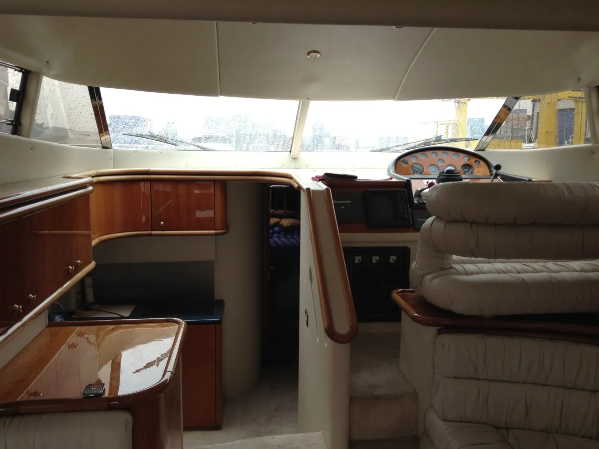 Polyester Motorboat Sunseeker Manhattan 46