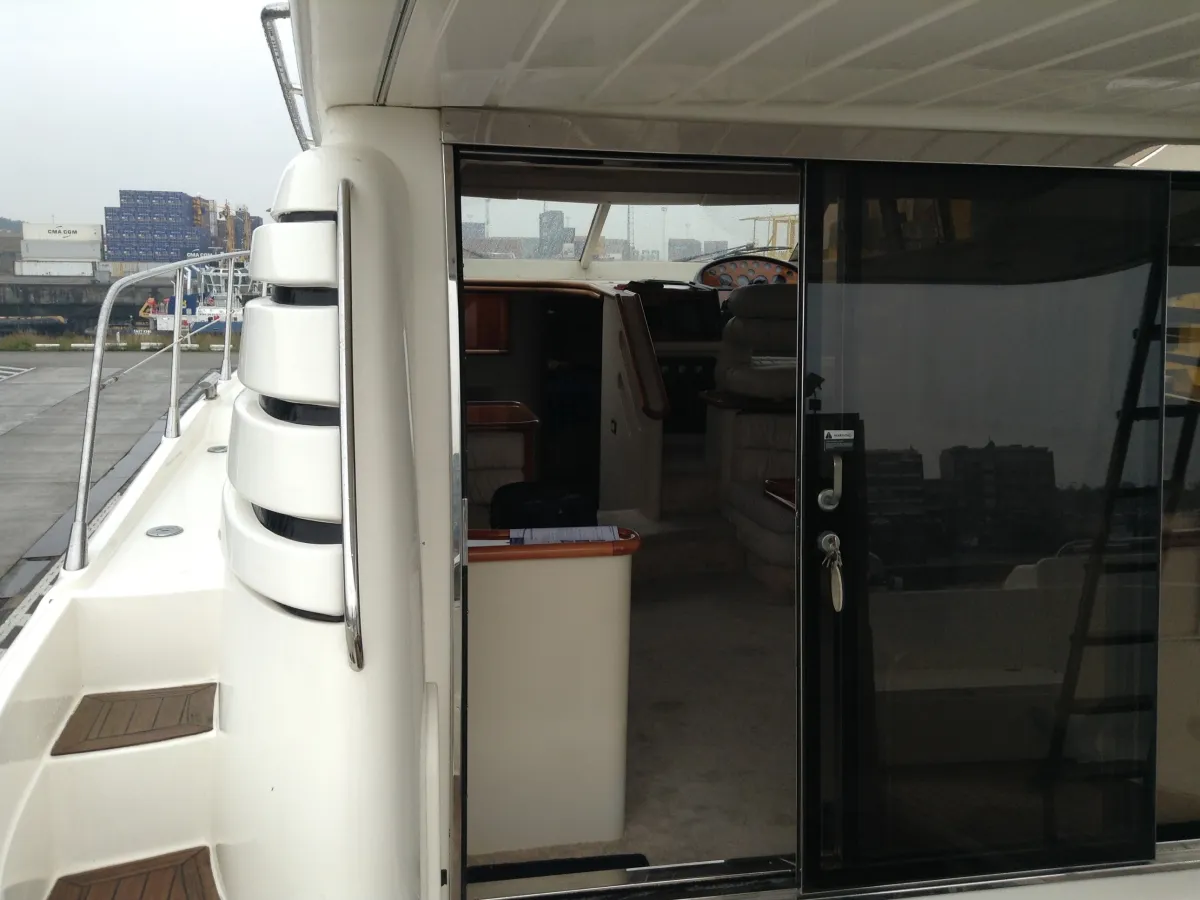 Polyester Motorboat Sunseeker Manhattan 46