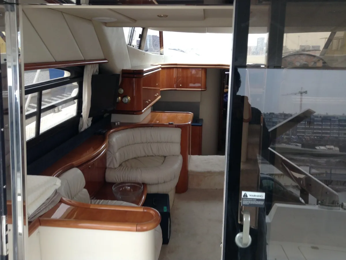 Polyester Motorboat Sunseeker Manhattan 46