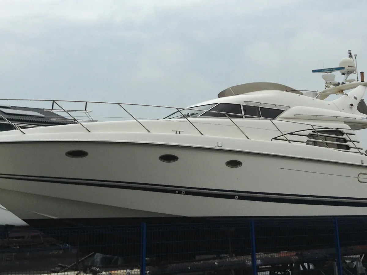 Polyester Motorboat Sunseeker Manhattan 46