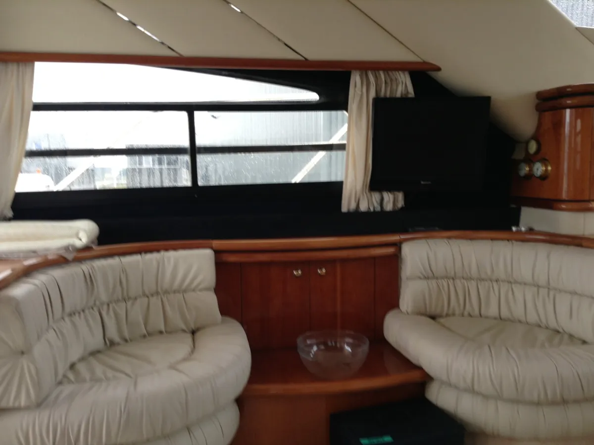 Polyester Motorboat Sunseeker Manhattan 46