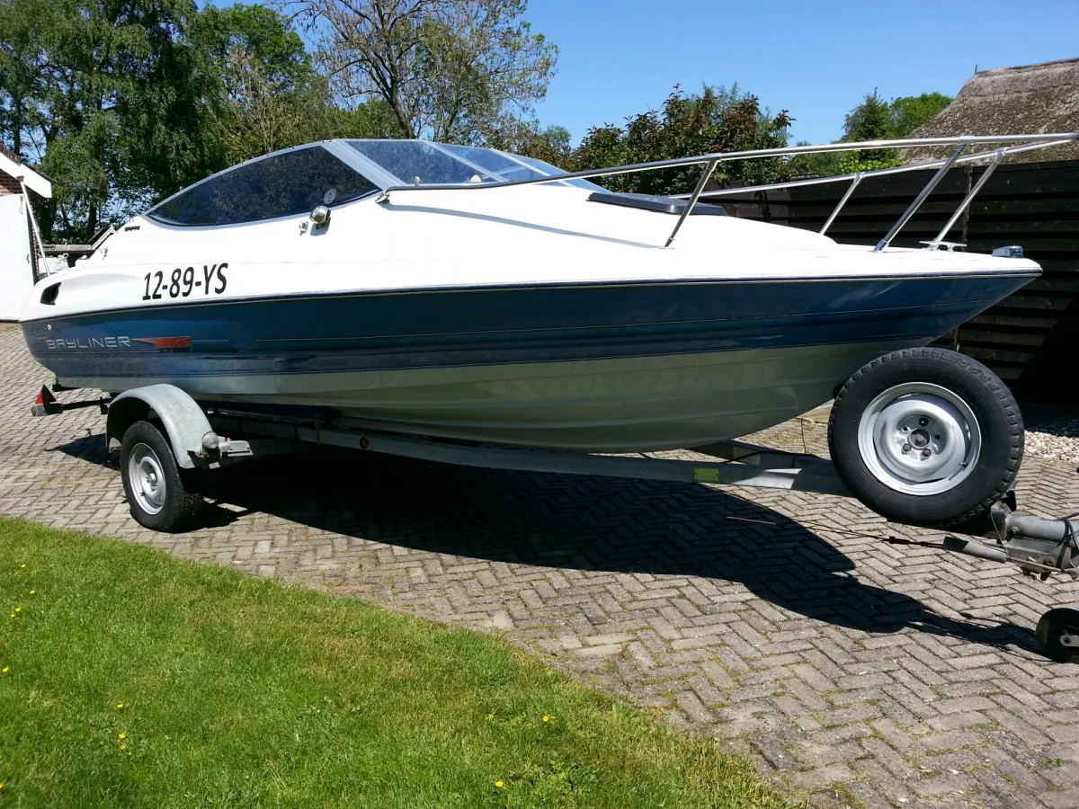 Polyester Speedboat Bayliner 2072