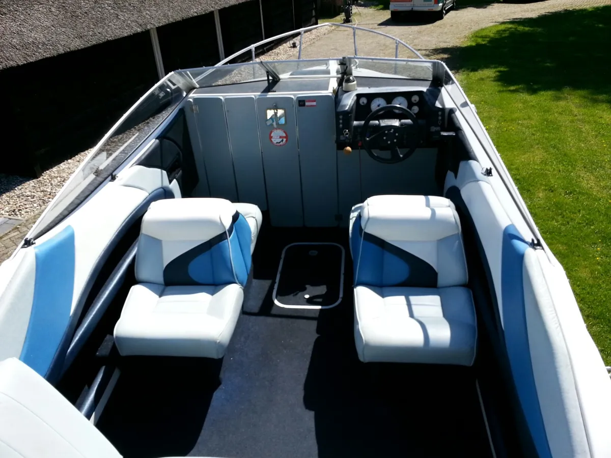 Polyester Speedboat Bayliner 2072