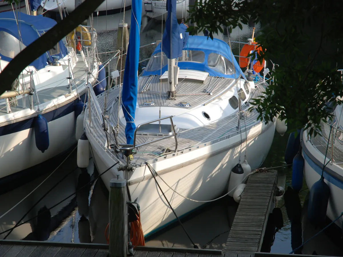 Polyester Sailboat Jupiter 30