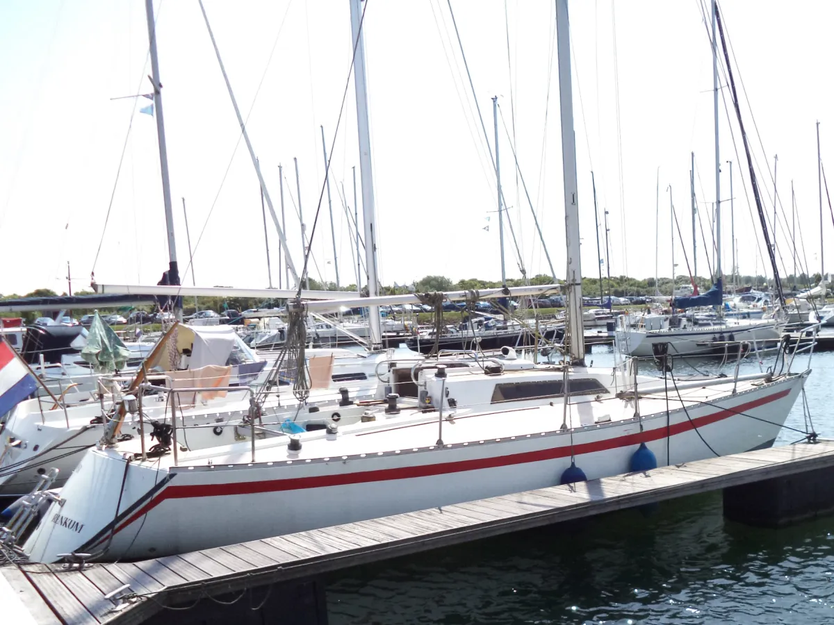 Polyester Sailboat Hustler 32