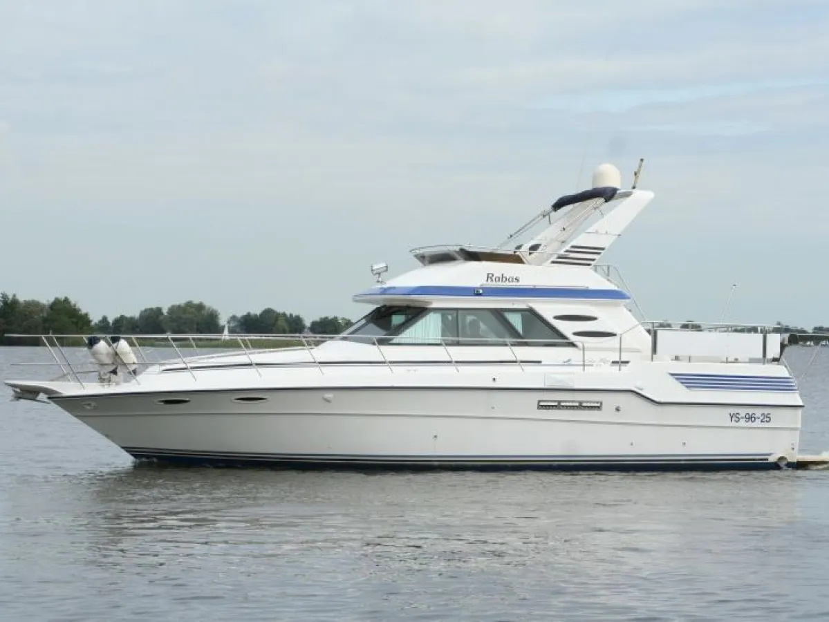 Polyester Motorboat Sea Ray 415 Aft Cabin