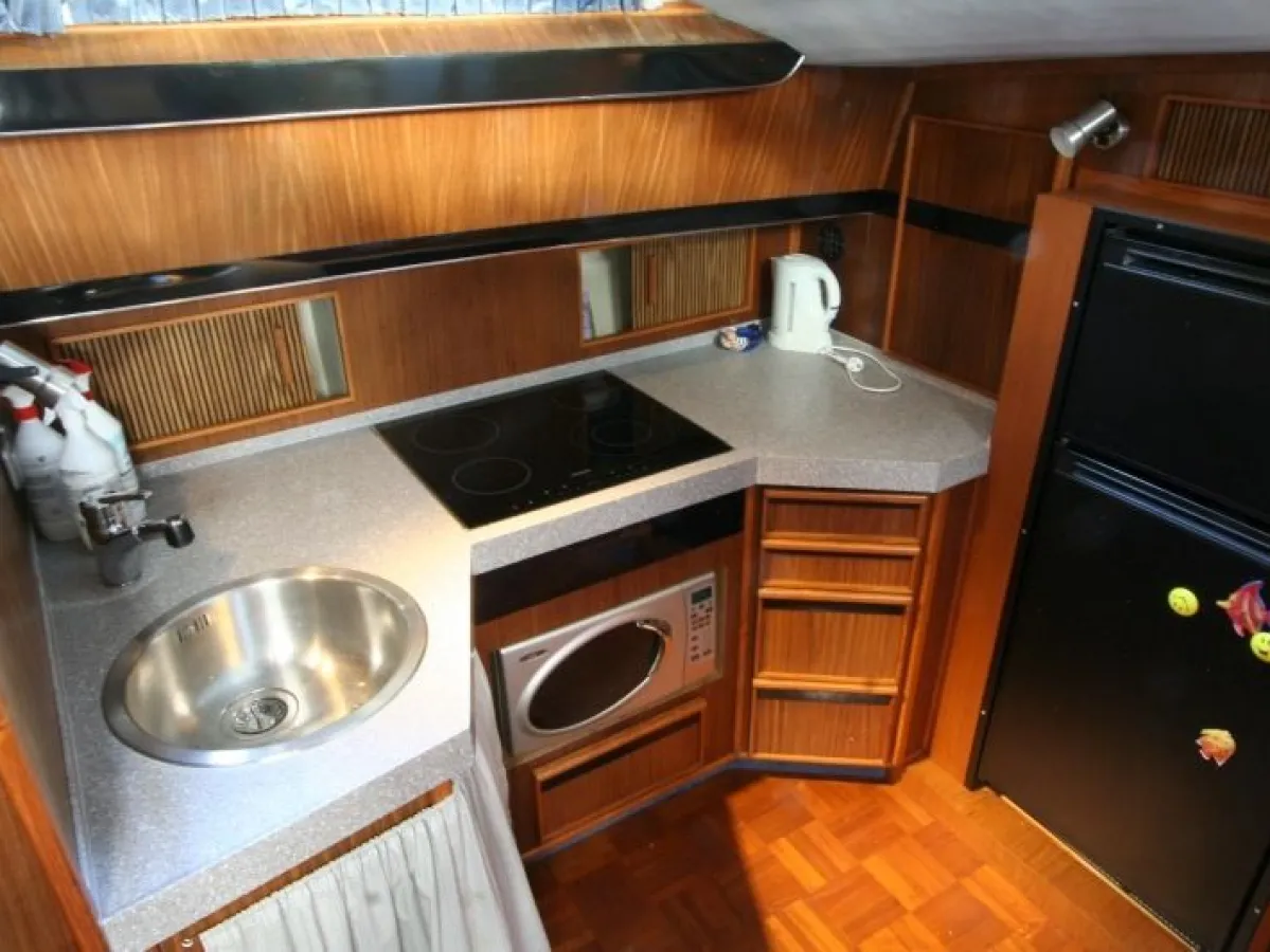 Polyester Motorboat Sea Ray 415 Aft Cabin