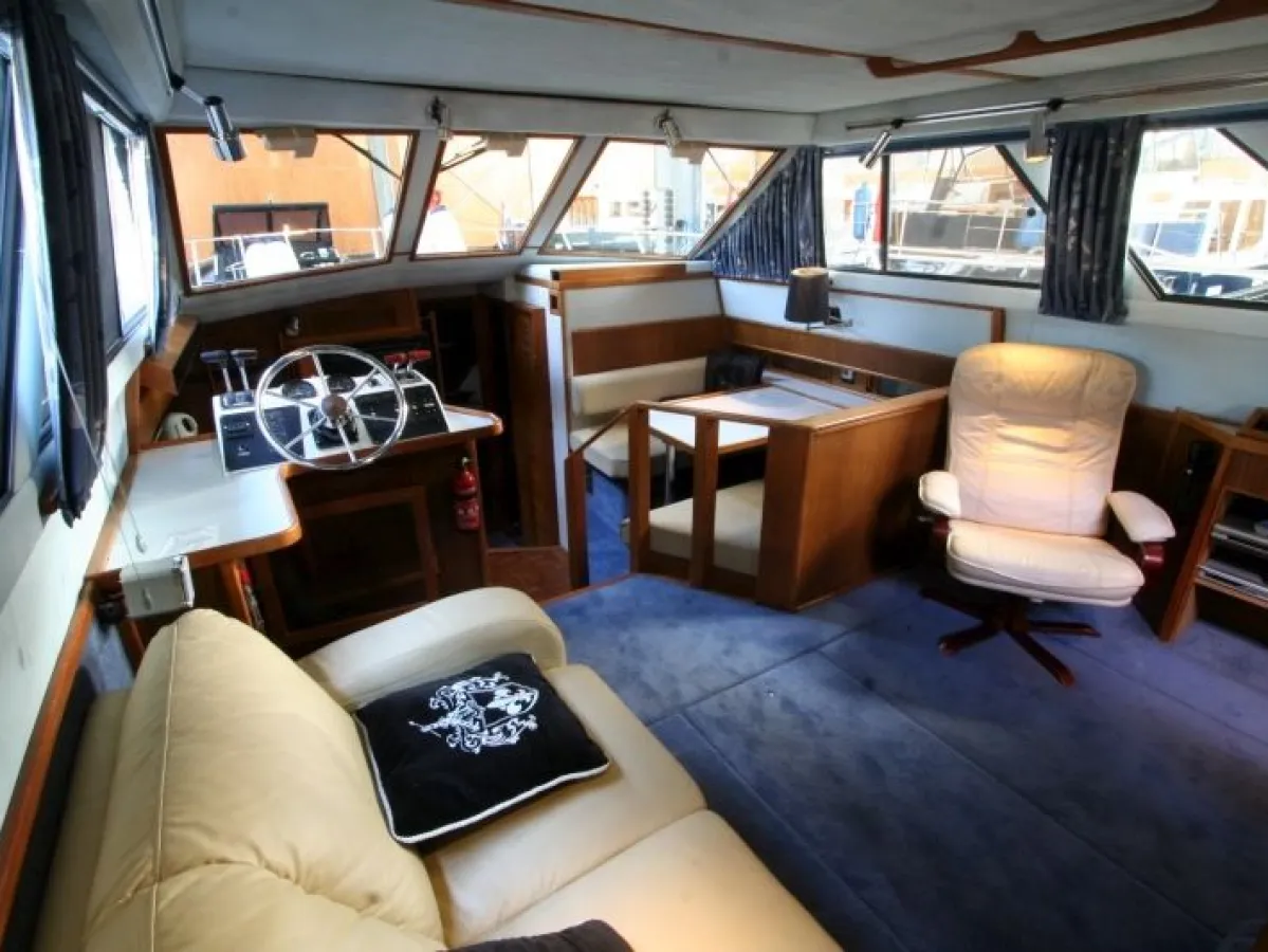 Polyester Motorboat Sea Ray 415 Aft Cabin