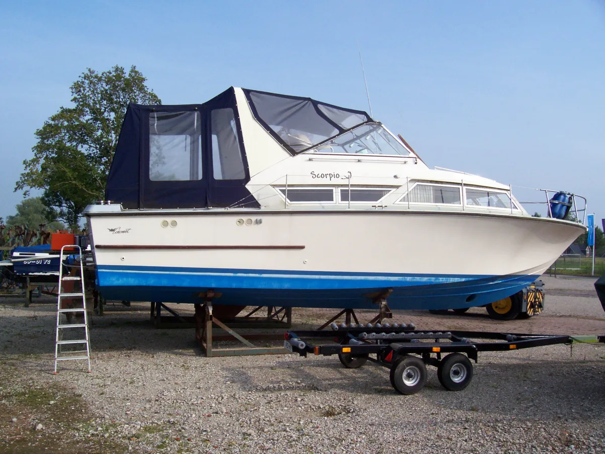 Polyester Motorboat Coronet 32