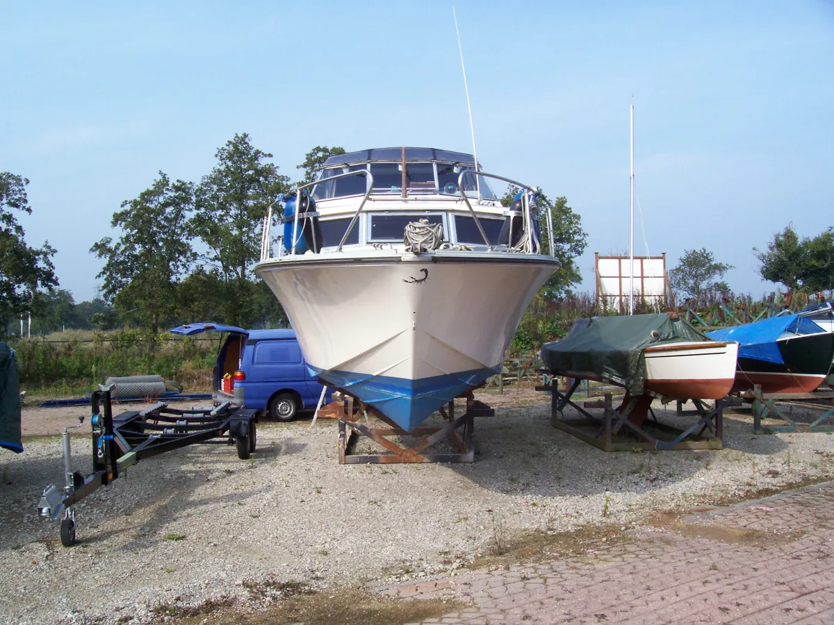 Polyester Motorboat Coronet 32