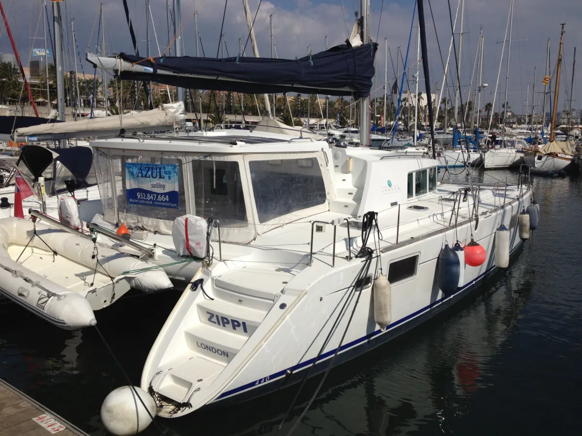 Polyester Sailboat Lagoon 440