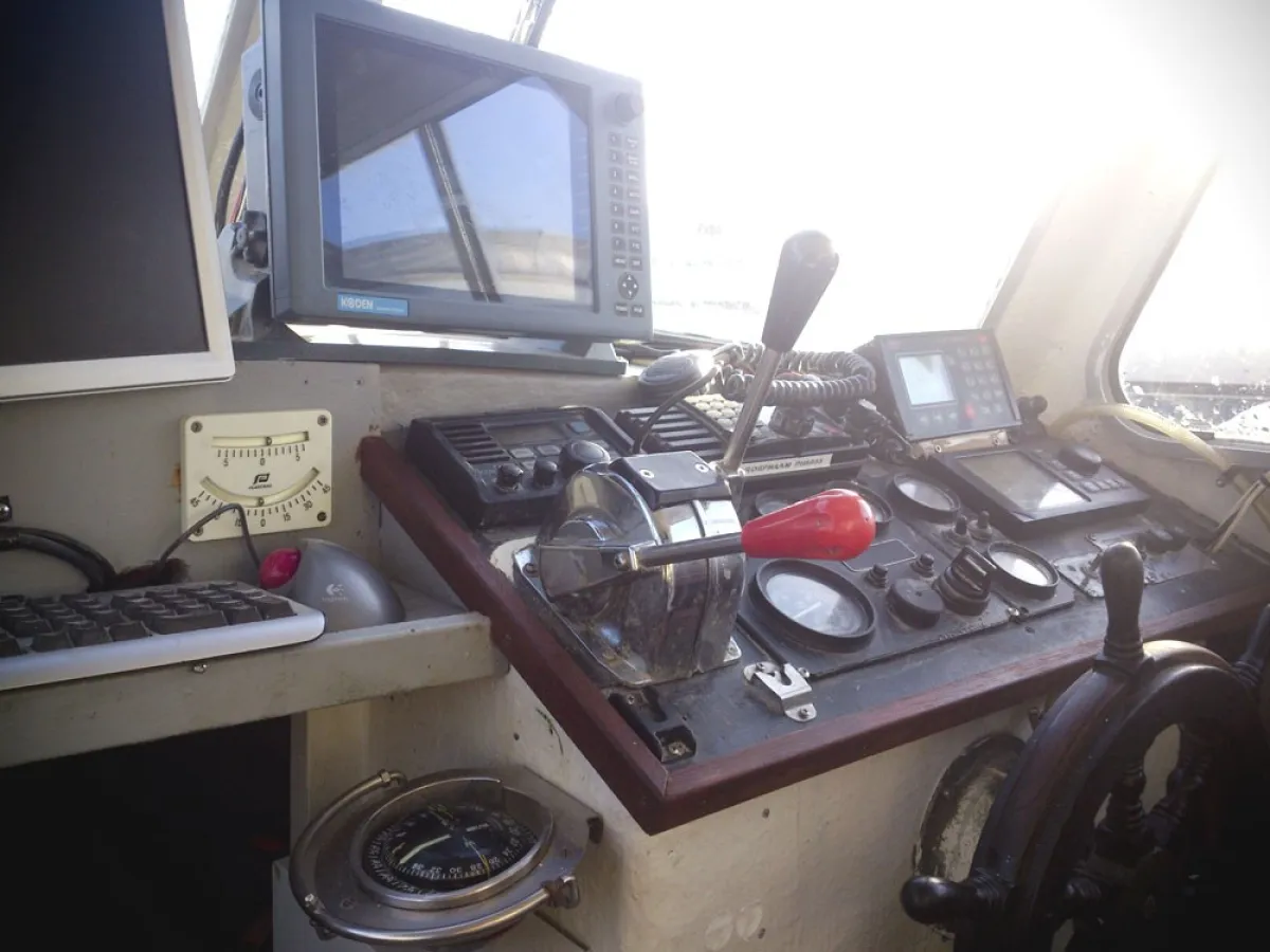 Polyester Workboat off shore 105