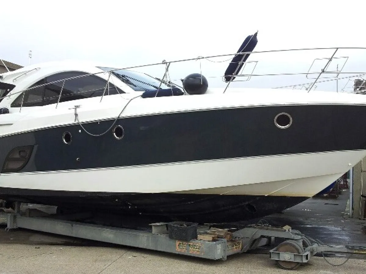 Polyester Motorboat Beneteau Monte Carlo 42