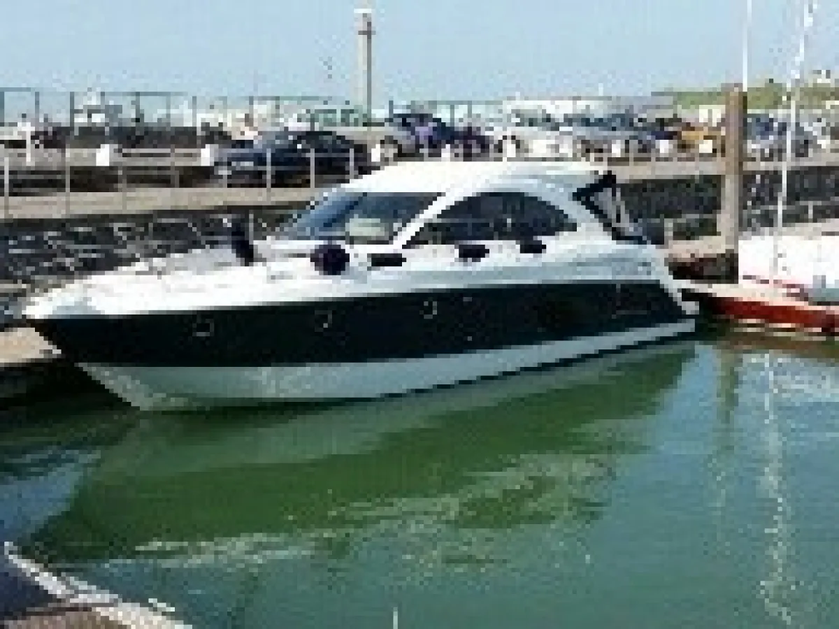 Polyester Motorboat Beneteau Monte Carlo 42