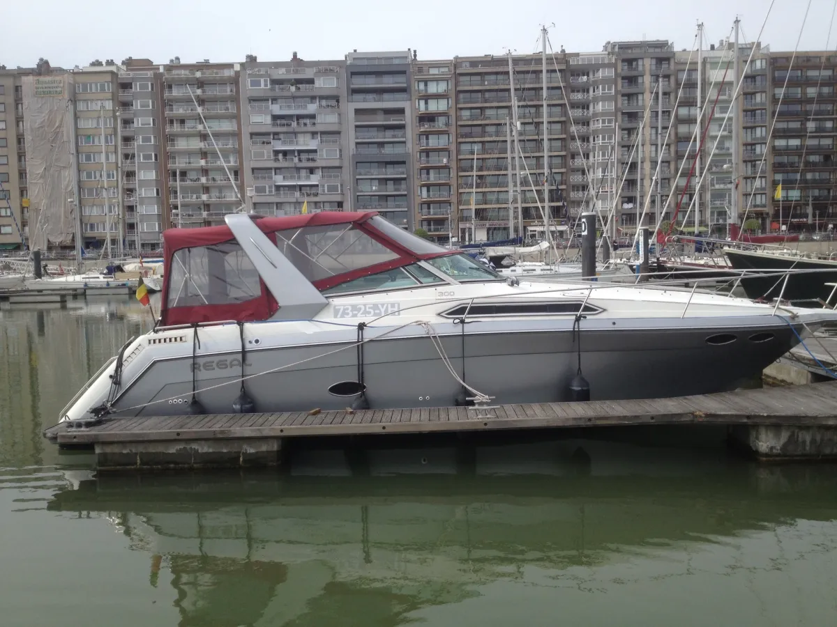 Polyester Speedboat Regal Commodore 300