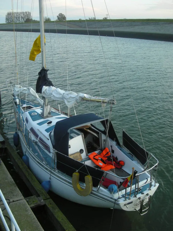 Polyester Sailboat Varne 27 Ft