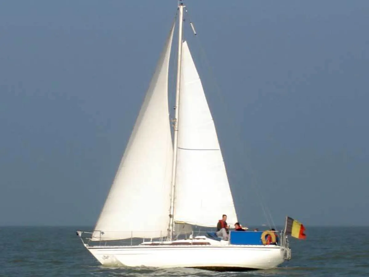 Polyester Sailboat Varne 27 Ft