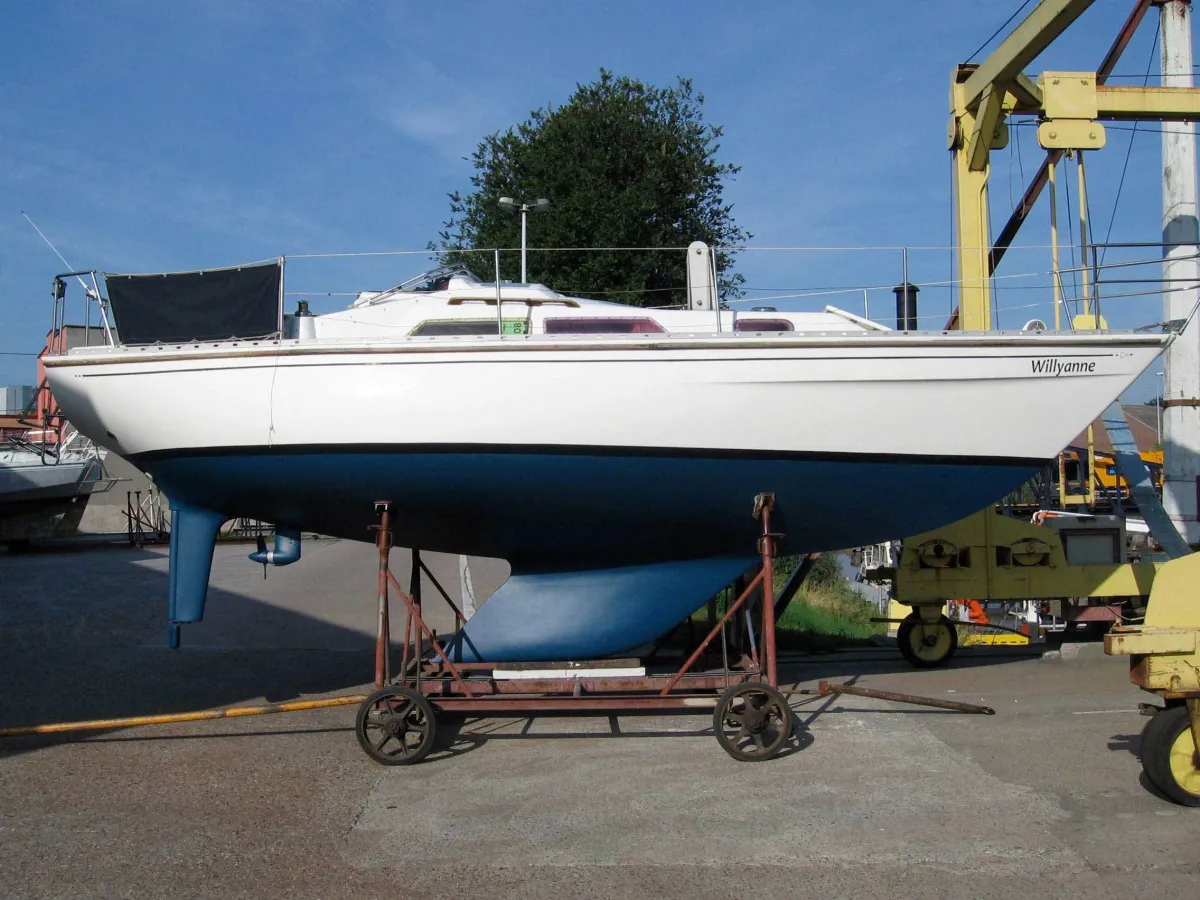 Polyester Sailboat Varne 27 Ft