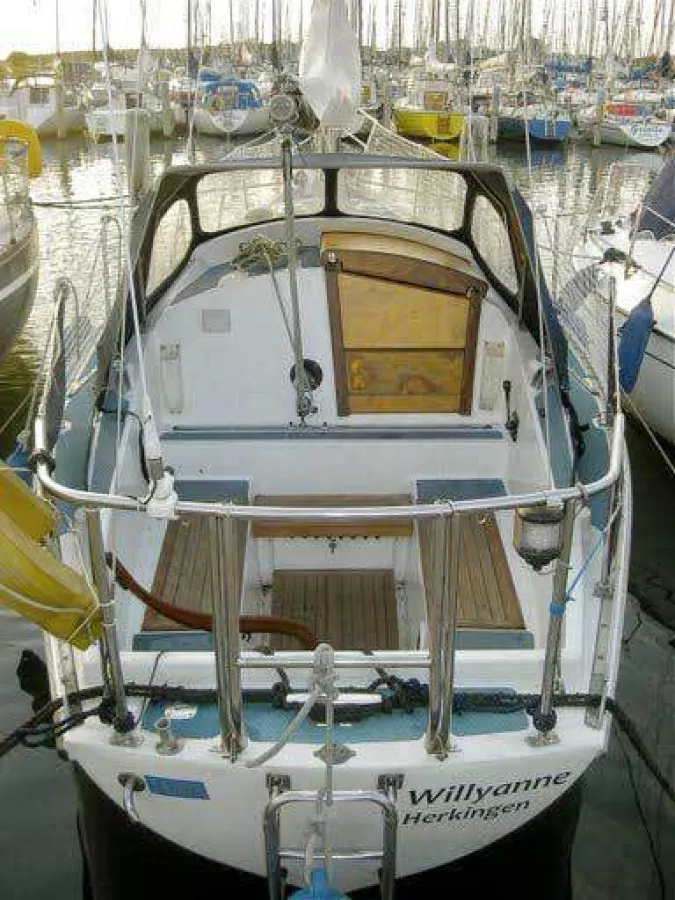 Polyester Sailboat Varne 27 Ft