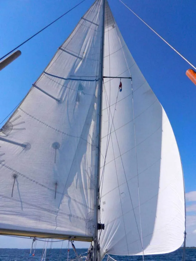 Polyester Sailboat Varne 27 Ft