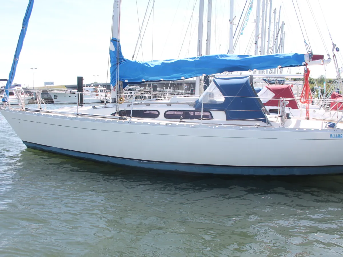 Polyester Sailboat Sigma 36