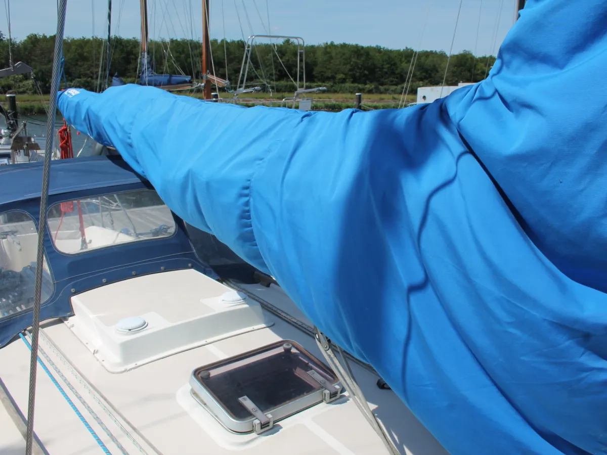 Polyester Sailboat Sigma 36