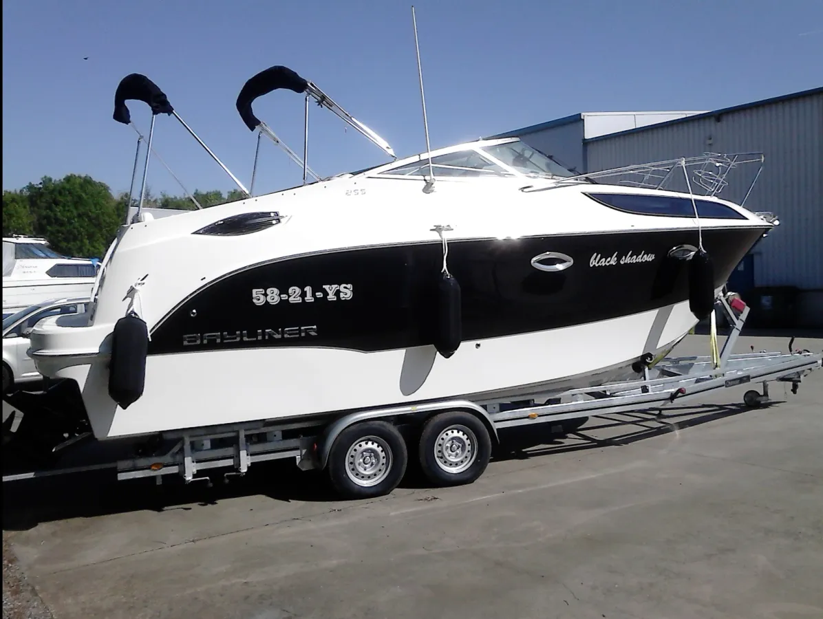 Polyester Speedboat Bayliner 255