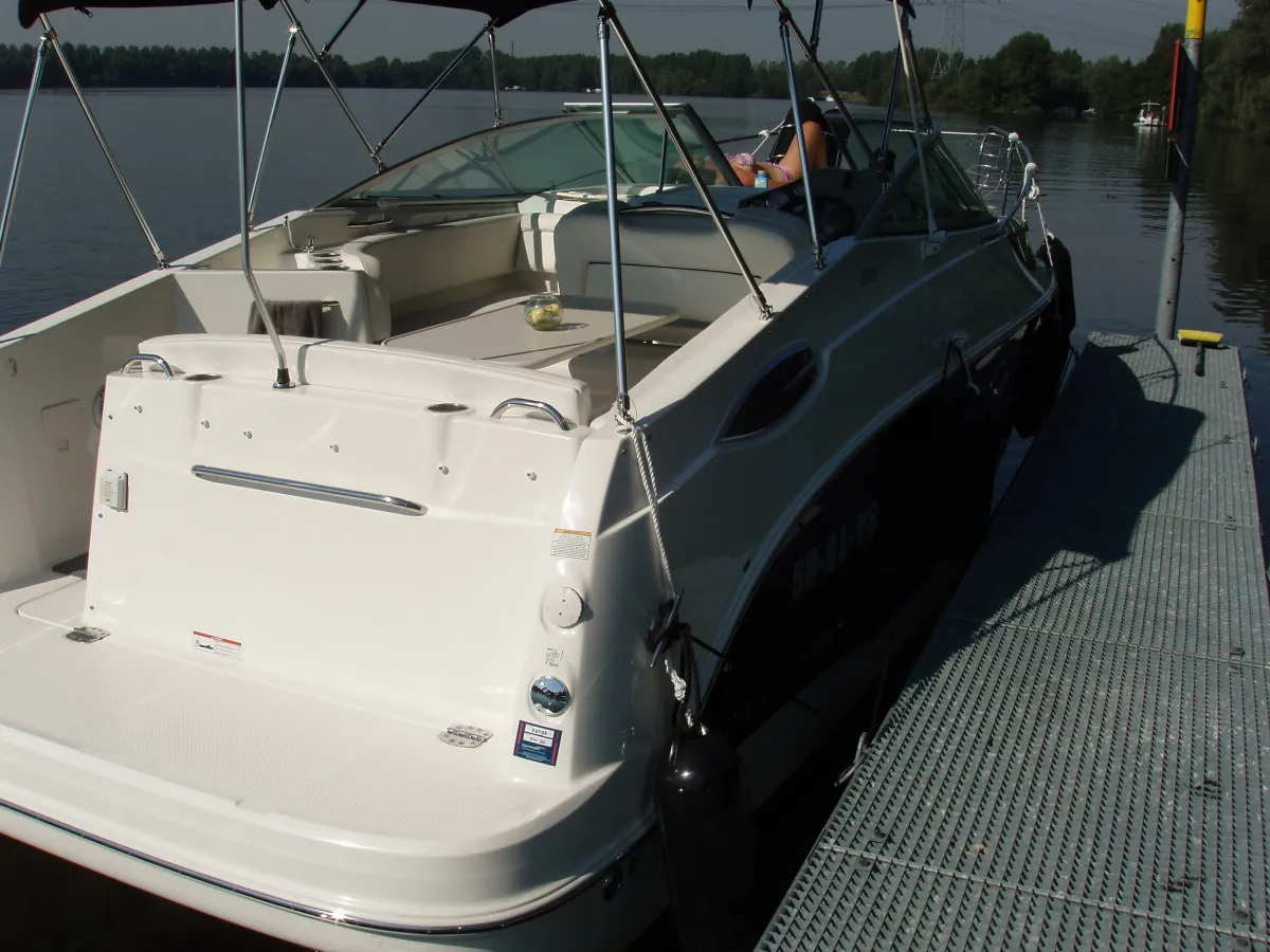 Polyester Speedboat Bayliner 255