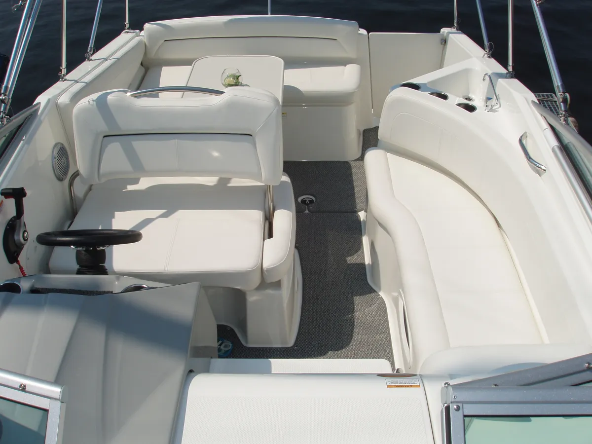 Polyester Speedboat Bayliner 255