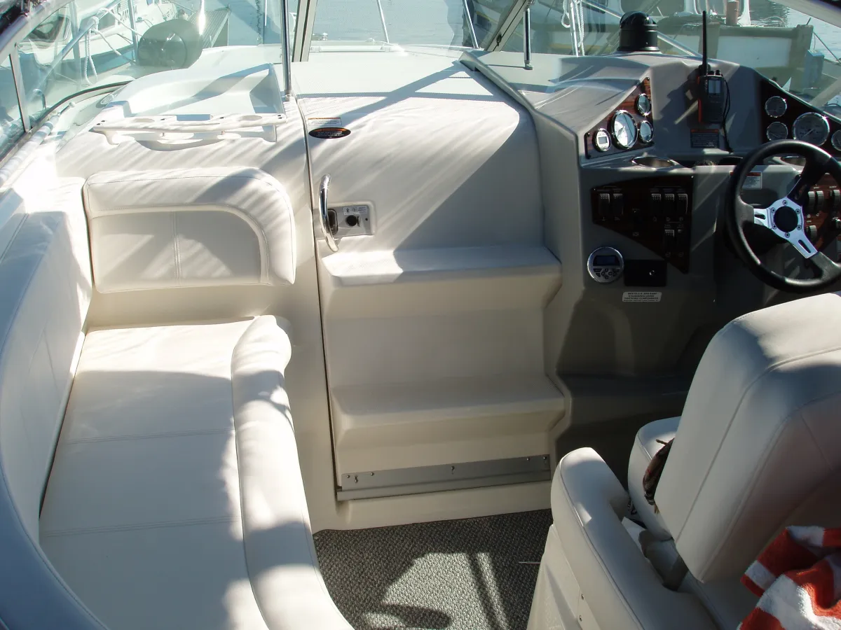 Polyester Speedboat Bayliner 255