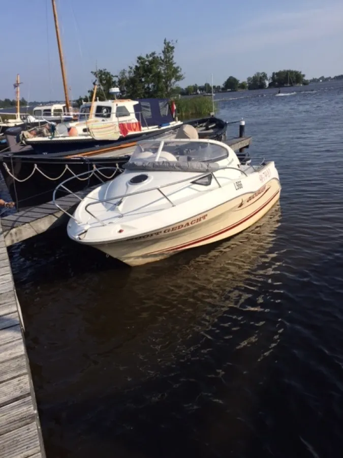 Polyester Speedboat Quicksilver 540 Cabin