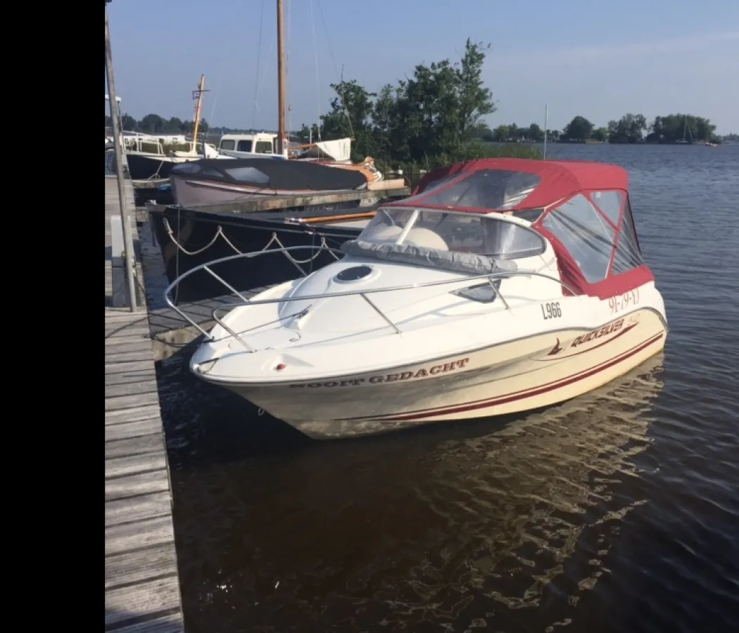 Polyester Speedboat Quicksilver 540 Cabin