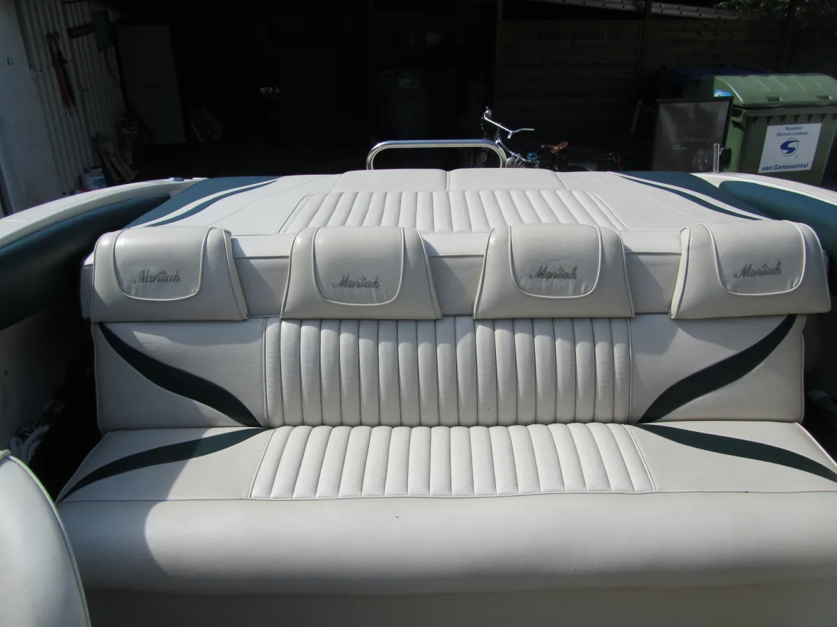 Polyester Speedboat Mariah Talari 233