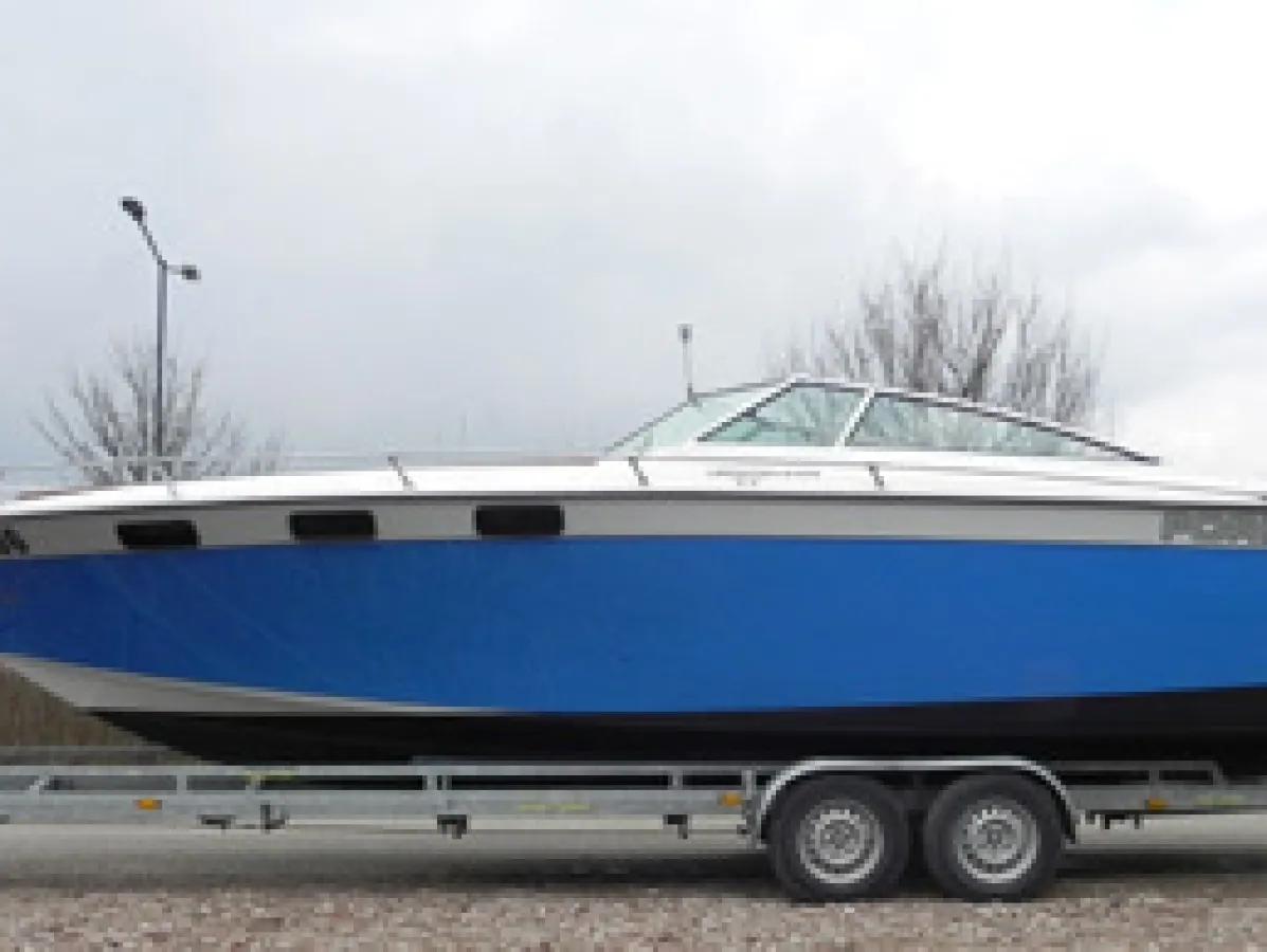 Polyester Speedboat Formula 255 Liberator