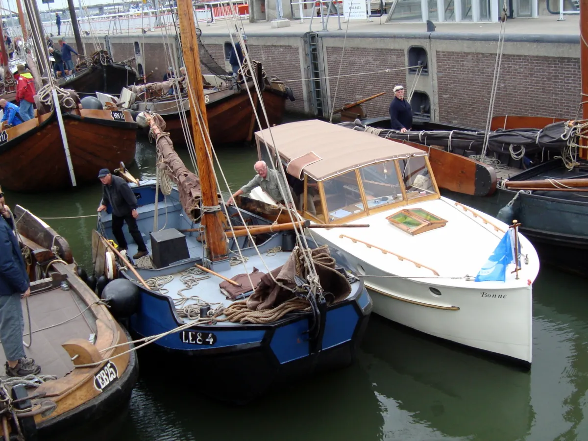 Wood Motorboat Bakdekker Varend Monument