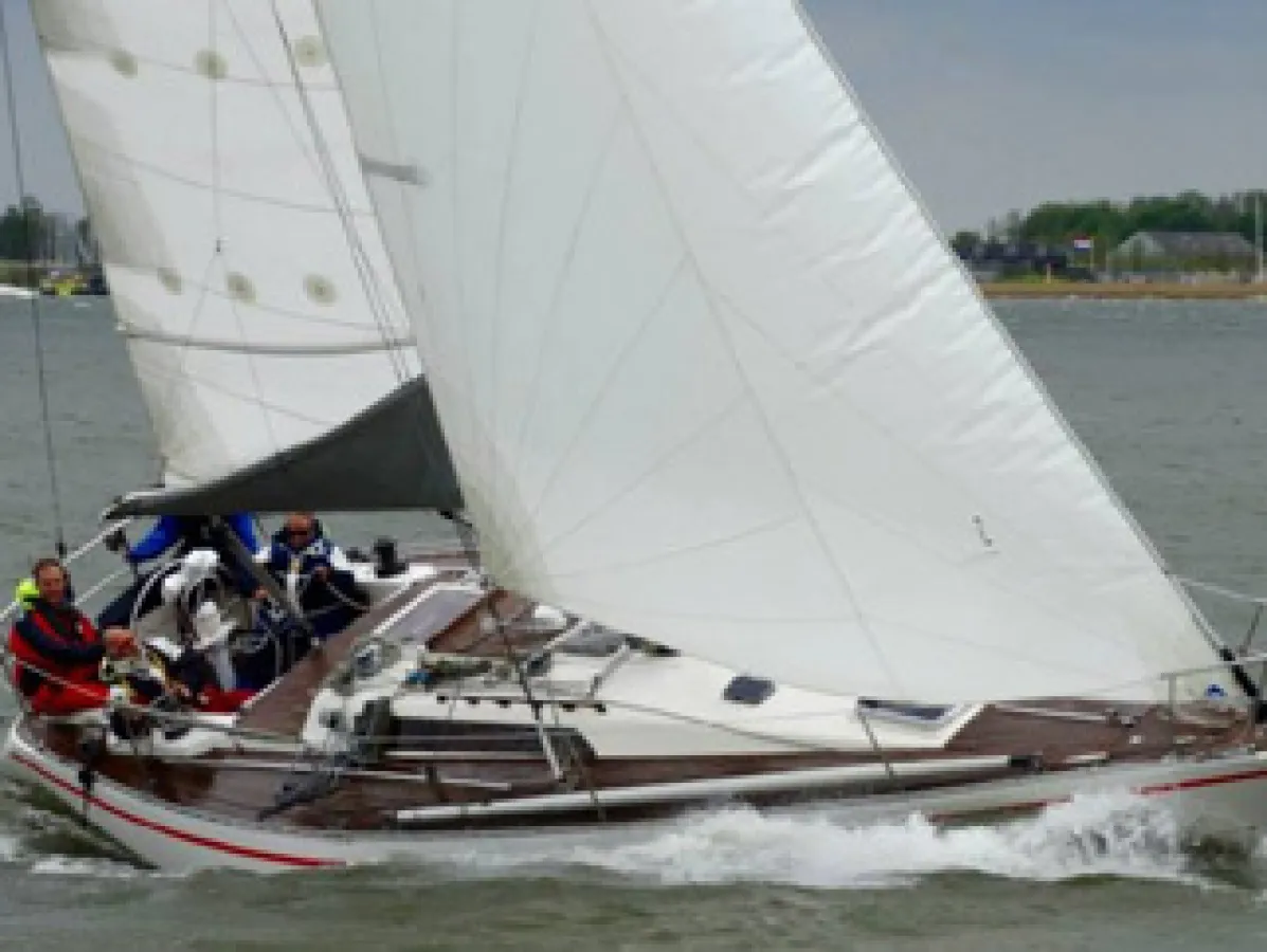 Polyester Sailboat Oyster 37