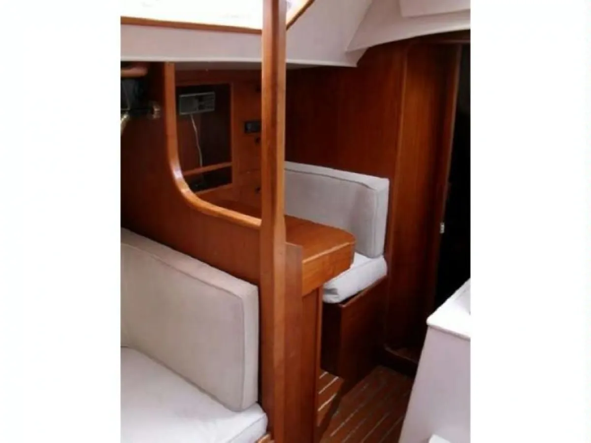 Polyester Sailboat Oyster 37