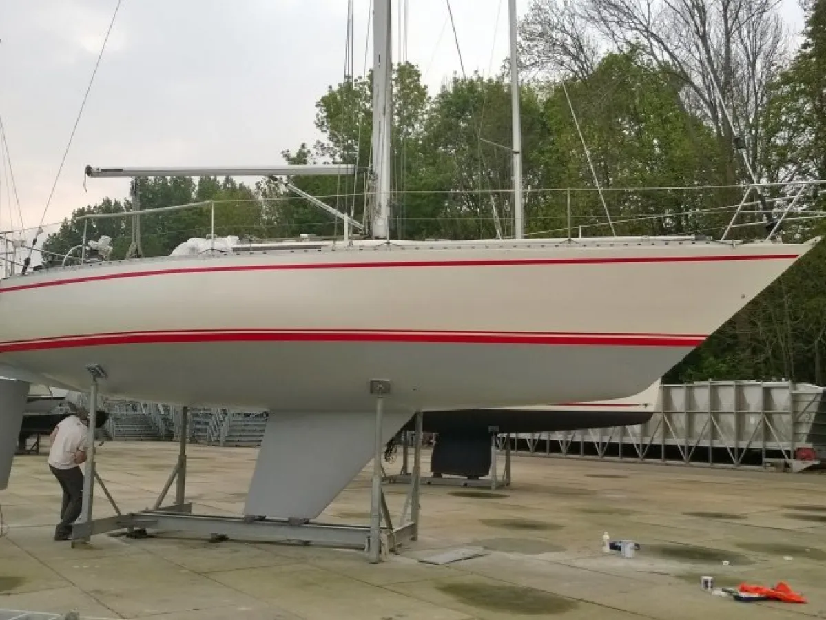 Polyester Sailboat Oyster 37