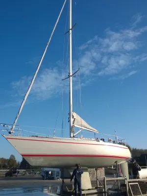 Polyester Sailboat Oyster 37 Photo 7