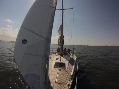 Polyester Sailboat Oyster 37 Photo 9