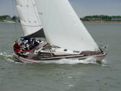 Polyester Sailboat Oyster 37 Photo 15