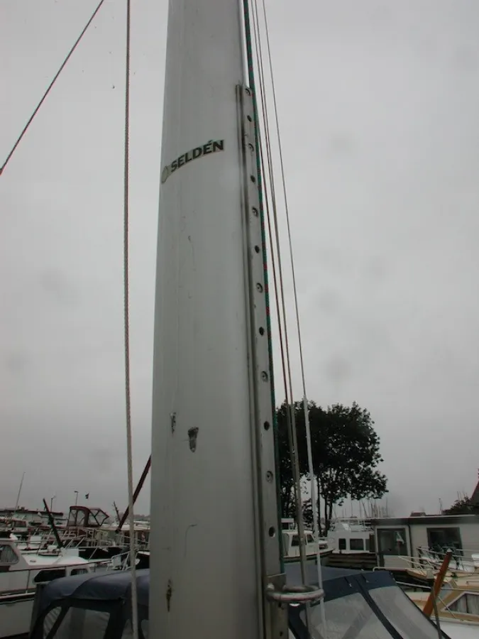 Polyester Sailboat Avance 24