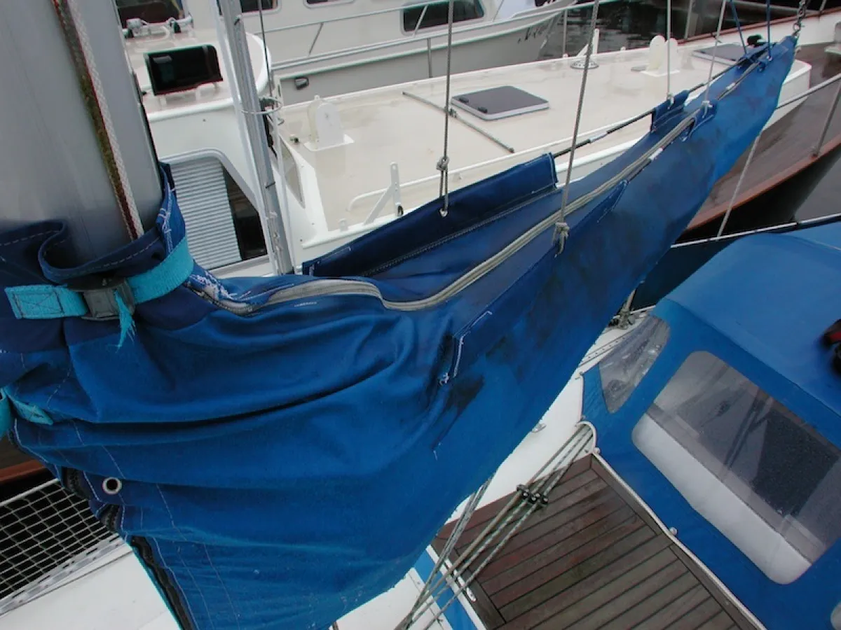 Polyester Sailboat Avance 24