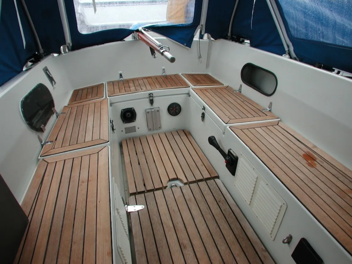 Polyester Sailboat Avance 24