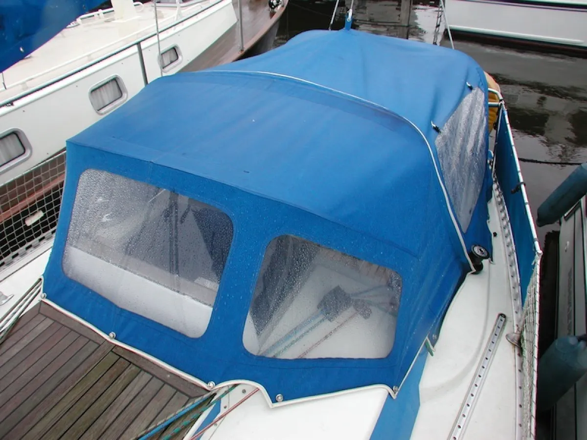 Polyester Sailboat Avance 24