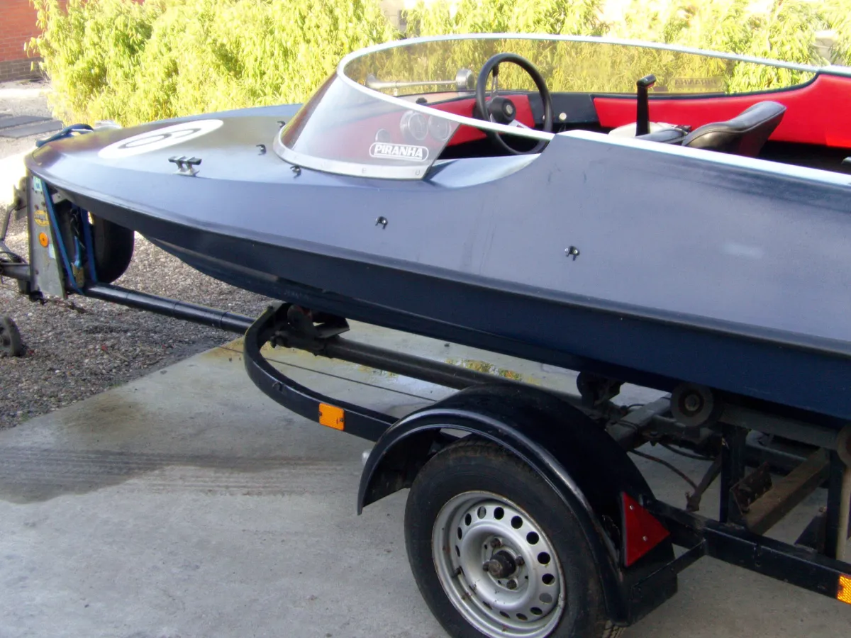 Polyester Speedboat Piranha Bagheera