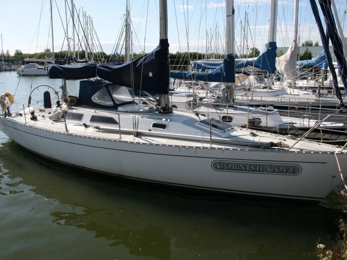 Polyester Sailboat Oyster 395 Lightwave