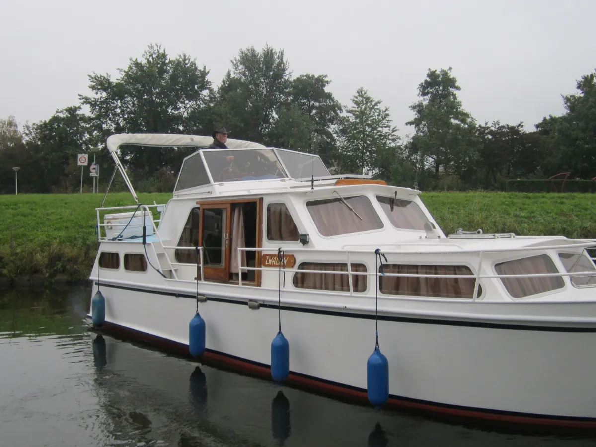 Steel Motorboat Millboat 975 Salon kruiser